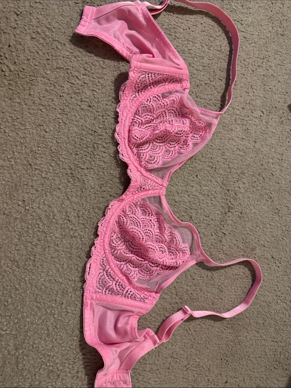 Delicate Lace Underwire Bra in Pink